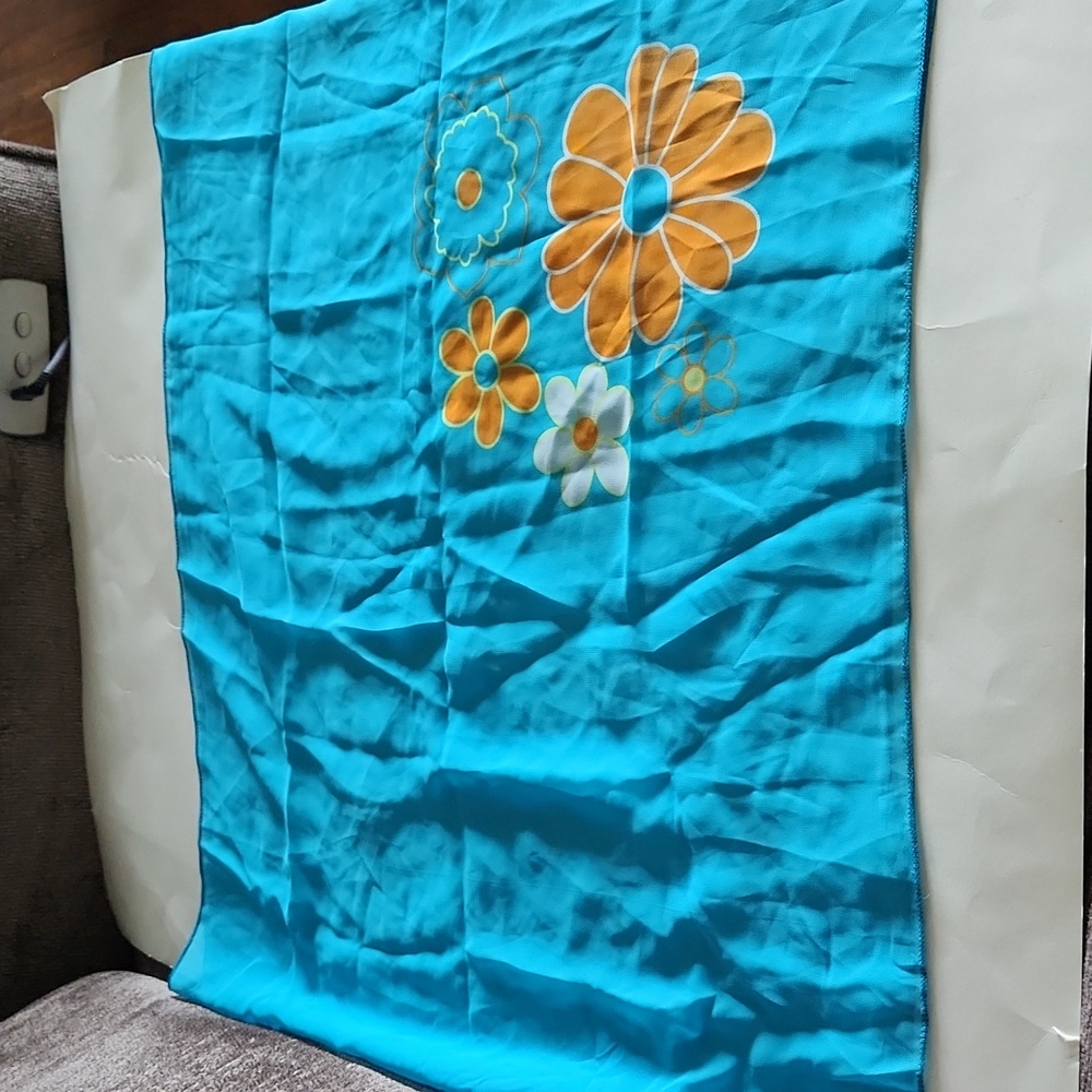 Sarong, shawl or halter.